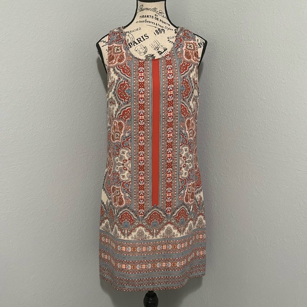 Artisan NY Paisley Sleeveless Shift Dress Size 8 Western Boho Print Gold Accents